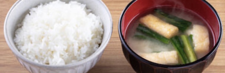 毎朝炊きたてのご飯と手作りの味噌汁
